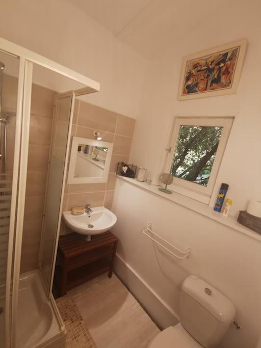 Entre Ventoux Et Luberon, Appartement Dans Maison. Malemort-du-Comtat Exterior photo