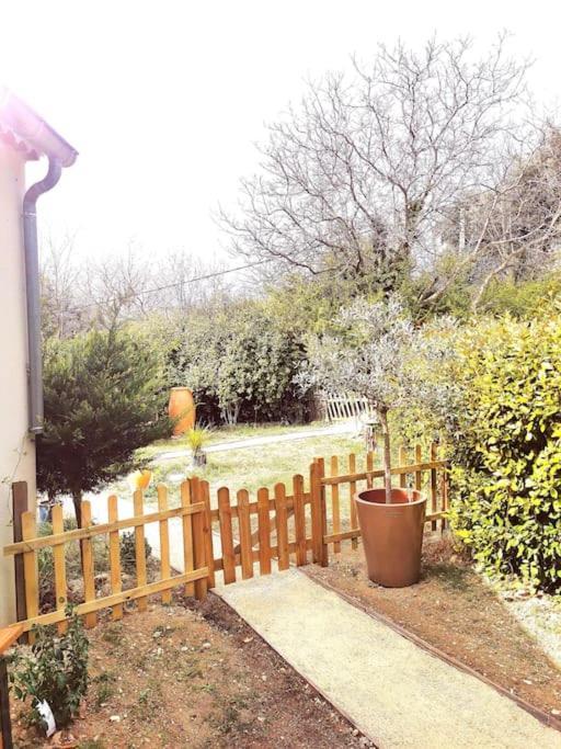 Entre Ventoux Et Luberon, Appartement Dans Maison. Malemort-du-Comtat Exterior photo